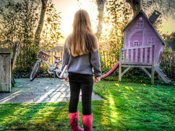 Drewniany domek – sposób na udane dzieciństwo
