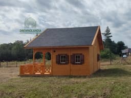 Fabian IV – domek drewniany z tarasem, idealny na działki o powierzchni 35 m²