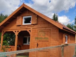 Domek Wiktor IV, drewniany z antresolą, 35m², przeznaczony na działkę