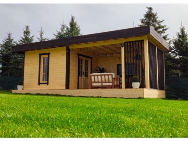 Sauna ogrodowa 8m x 3,5m z przestrzenią wypoczynkową