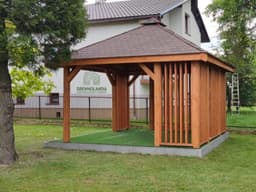 Kwadratowa drewniana altana ogrodowa Nela – idealna do każdego ogrodu