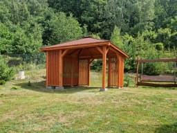 Drewnolandia – altanka ogrodowa Nela