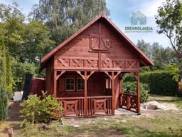 Drewniana altanka dzialkowa