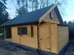 Letniskowy drewniany domek z dużym tarasem Olek 7,7x4,5m