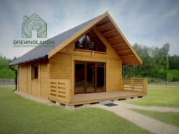 Widok nowoczesnego domku drewnianego Adam IV z antresolą i tarasem – idealny na działkę