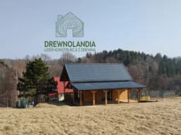 Domek CRK7 – przestronny taras z widokiem na ogród
