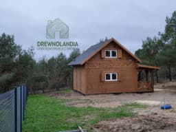 Domek CRK8 – wnętrze domku rekreacyjnego z dużą przestrzenią
