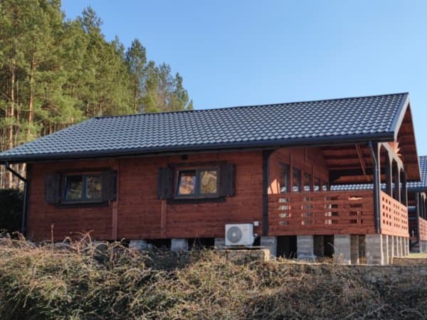 Domek CRK13 – nowoczesny całoroczny projekt z drewna