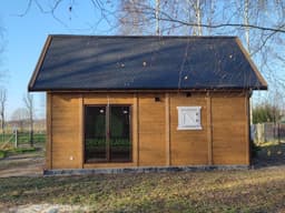 Całoroczny domek CRA8 – solidna konstrukcja z drewna