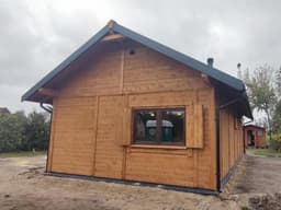 Tylny widok domu Kazimierz – przestrzeń idealna na relaks