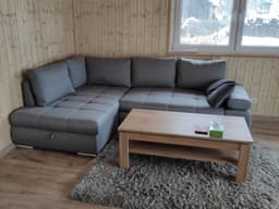 Drewniany dom CRK17 – nowoczesne wnętrze salonu z antresolą