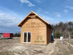 Domek drewniany CRA8 – nowoczesny projekt całoroczny