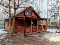 Widok frontalny na domek Marcel IV – eleganckie wykończenie