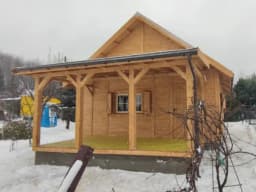 Nowoczesny domek Marcel IV – widok na przeszklone wejście